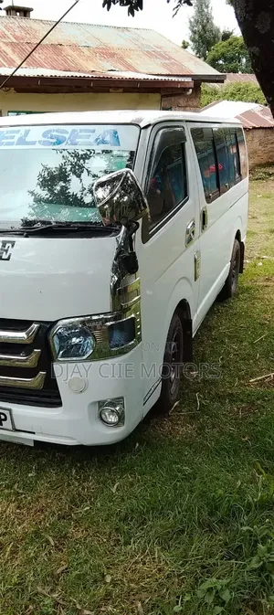 Toyota HiAce 2010 White