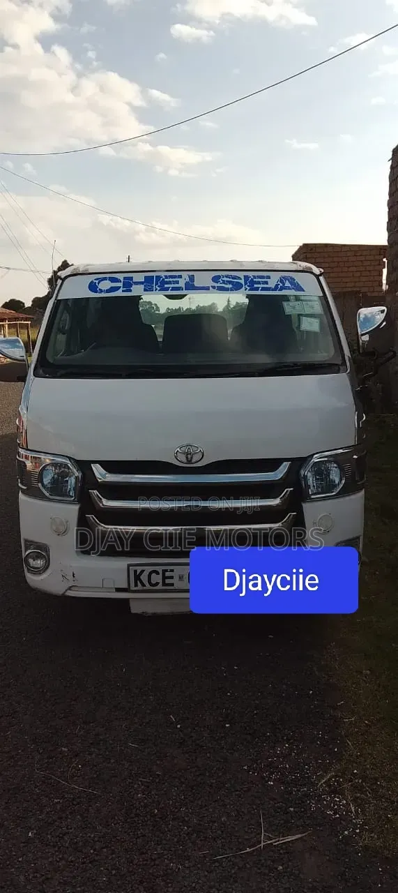 Toyota HiAce 2010 White