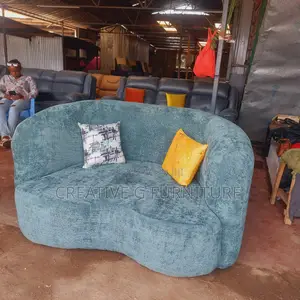 2-Seater Curved Sofa With Pillows
