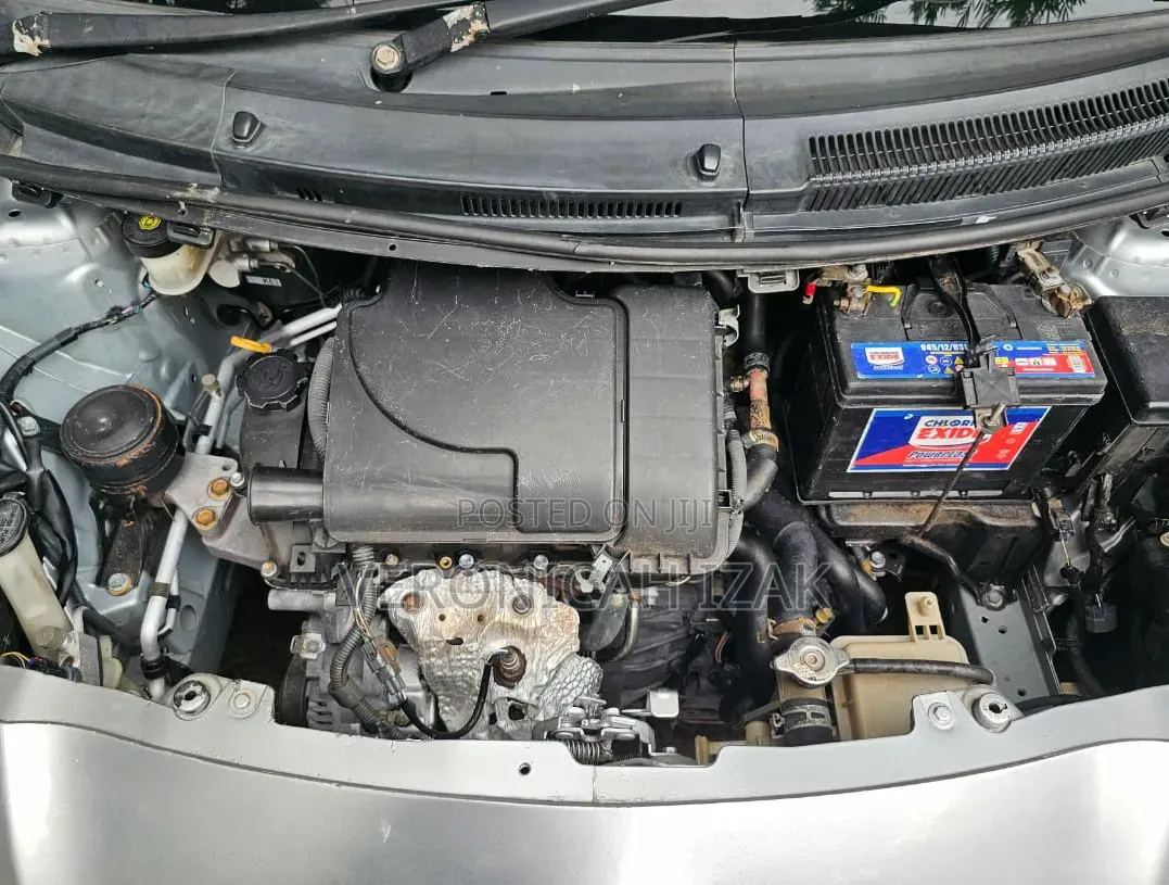 Toyota Vitz 2006 Silver