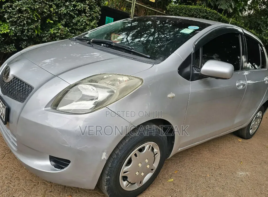 Toyota Vitz 2006 Silver