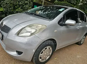 Toyota Vitz 2006 Silver