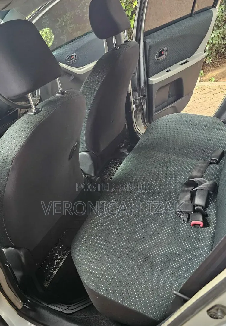 Toyota Vitz 2006 Silver
