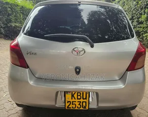 Toyota Vitz 2006 Silver