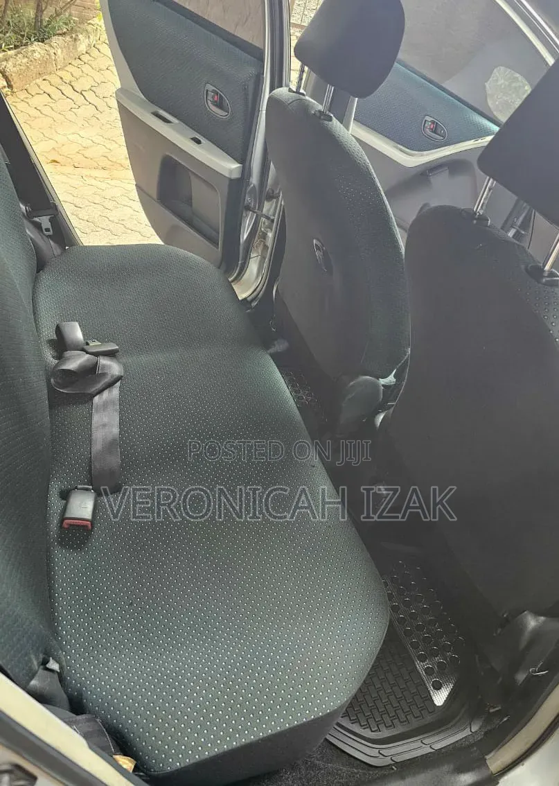 Toyota Vitz 2006 Silver