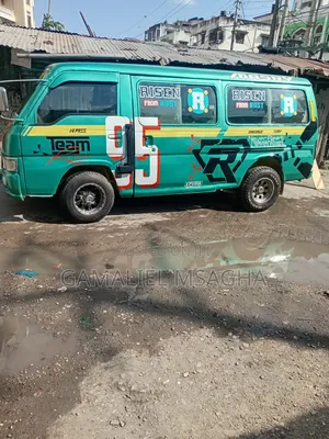 Nissan Caravan (Urvan) 2001 Silver