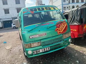 Nissan Caravan (Urvan) 2001 Silver
