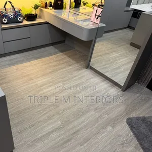 Modern Wooden Laminate/Waterproof SPC Floor Planks