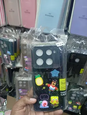 Infinix Note 40 Pro Case Features a Black, Glittery Finish