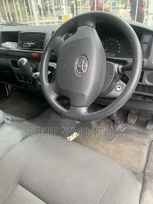 Toyota HiAce 2019 White