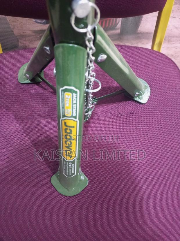 Jadever 3-Ton Heavy Duty Mechanics Jack Stand Set (1 Pair) - thumbnail 2