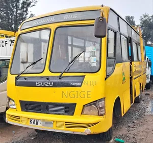 Isuzu NQR 2005 Yellow