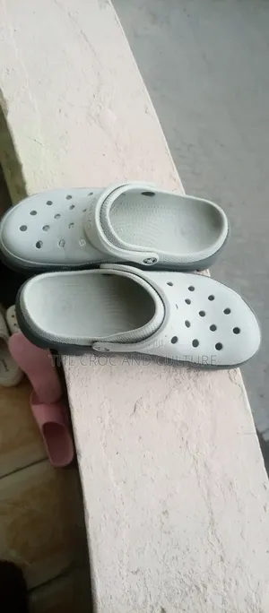 Satihu Clogs