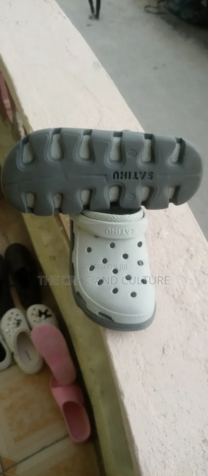Satihu Clogs