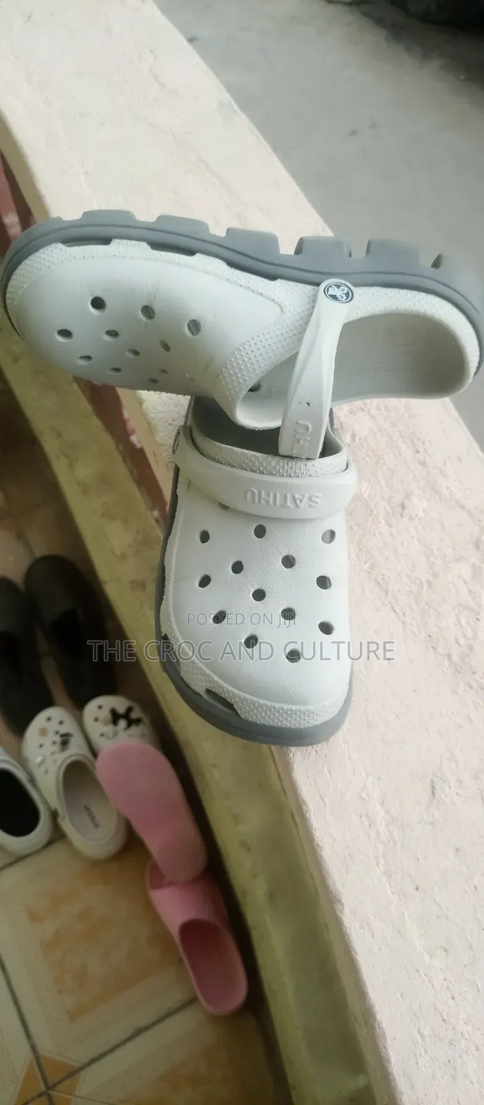 Satihu Clogs