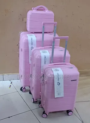 *4 in 1 Luxurious Unbreakable Suitcase*
Zipper Closure Frame