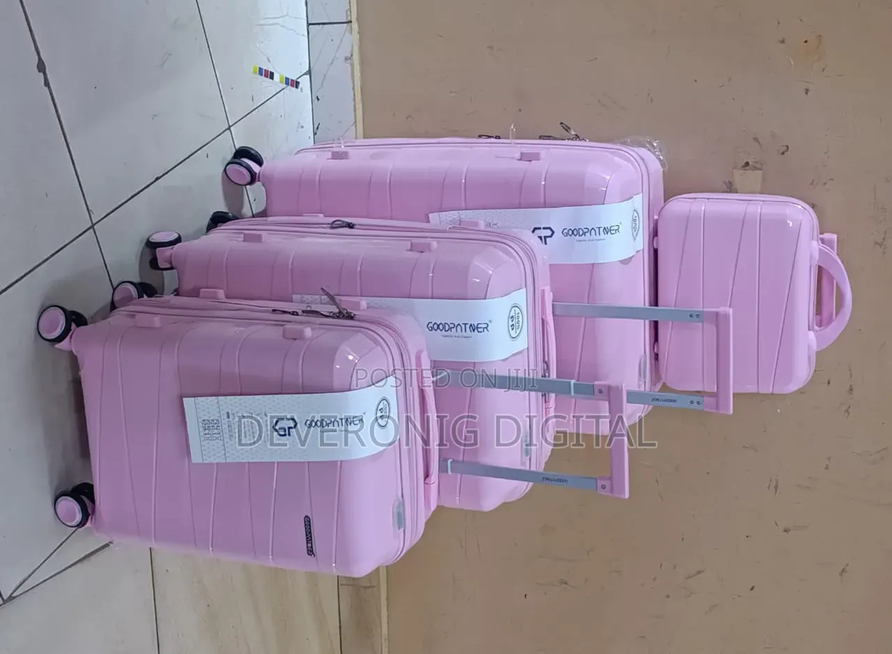*4 in 1 Luxurious Unbreakable Suitcase*
Zipper Closure Frame