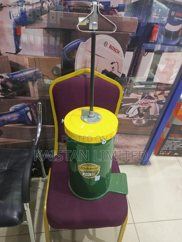 16kg Hand-Operated Grease Lubrication Pump - thumbnail 2