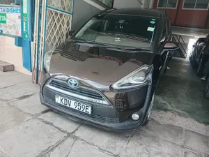 Toyota Sienta 2018 Maroon