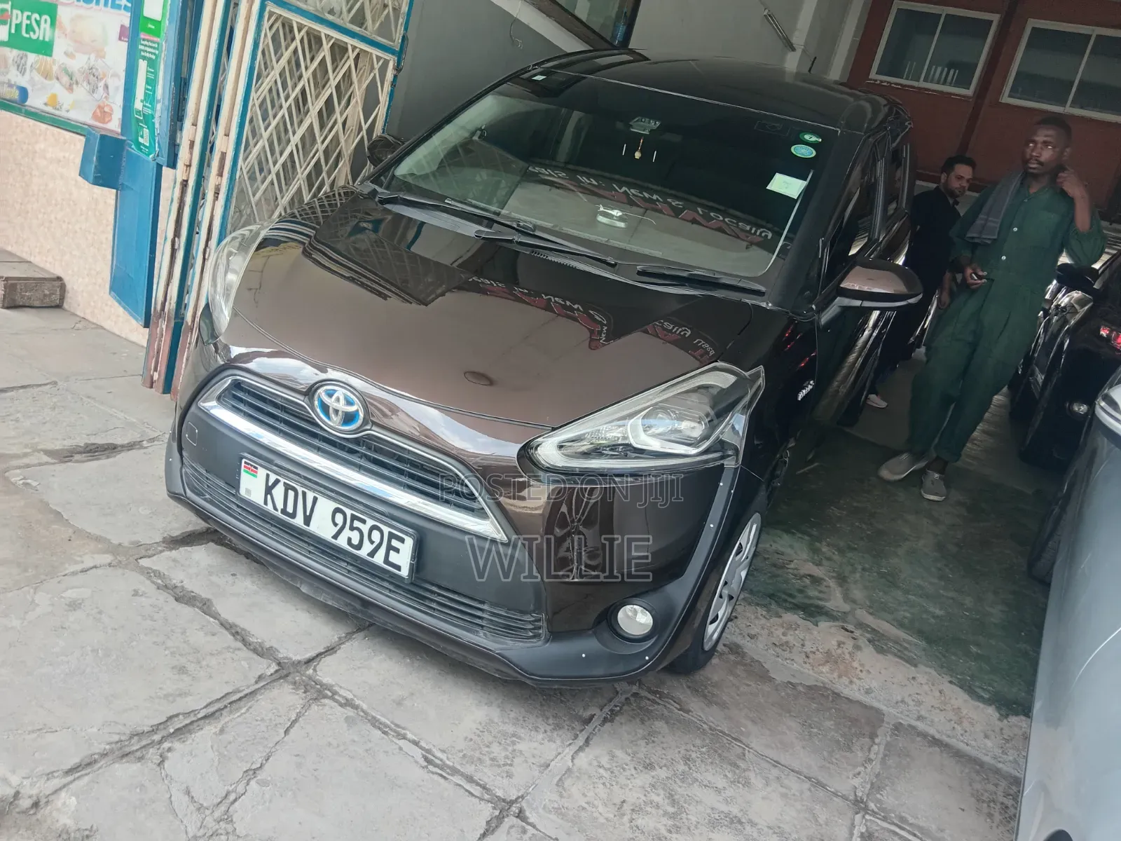 Toyota Sienta 2018 Maroon