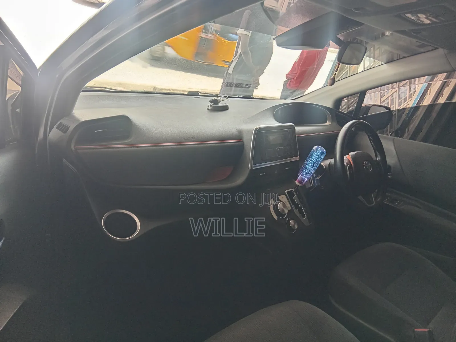 Toyota Sienta 2018 Maroon