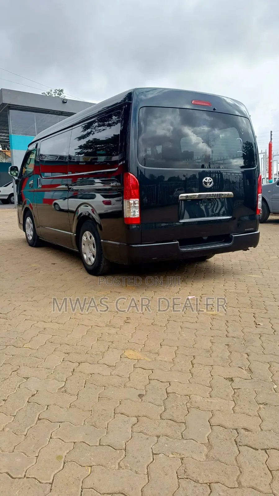 Toyota HiAce 2018 Black