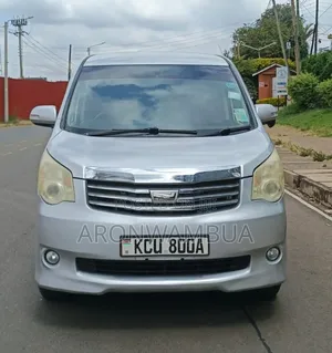 Toyota Noah 2012 Silver