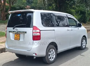 Toyota Noah 2012 Silver