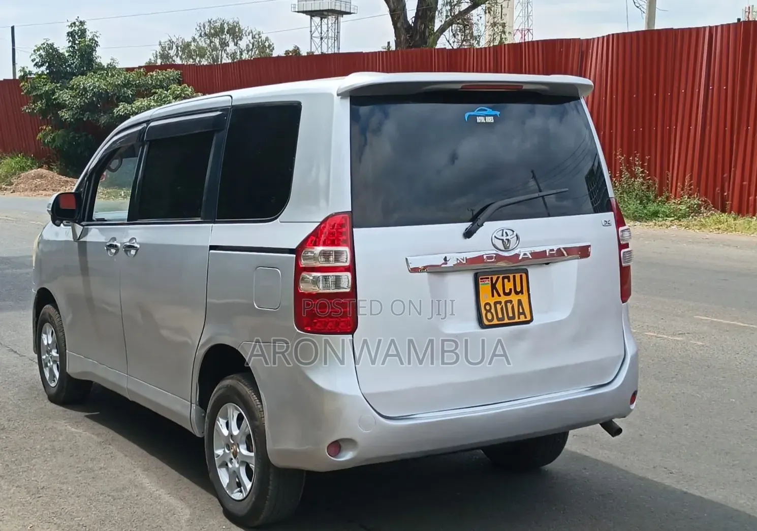 Toyota Noah 2012 Silver