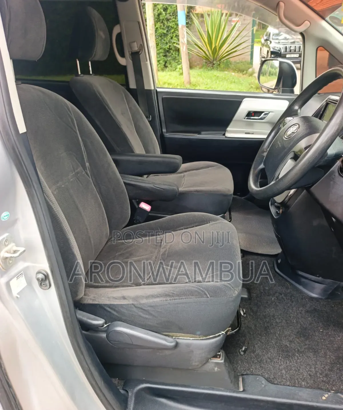 Toyota Noah 2012 Silver
