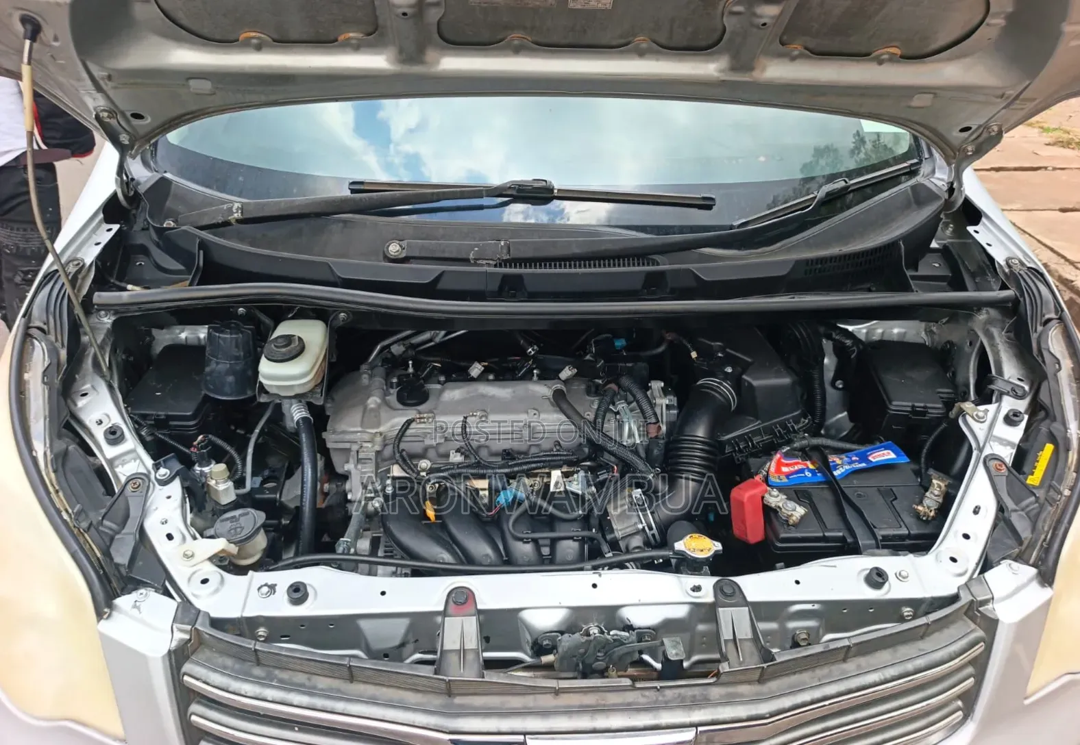 Toyota Noah 2012 Silver