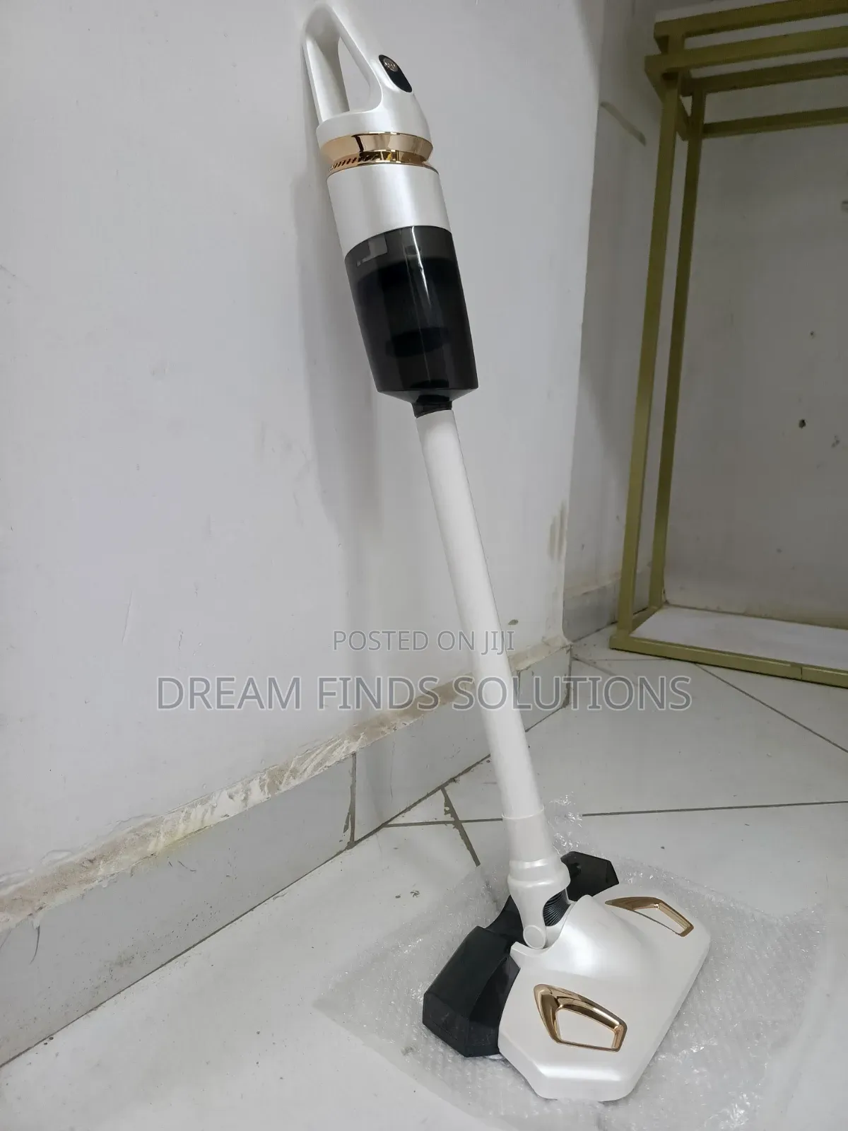 Portable Wireless Bagless Wet/Dry Vacuum
Cleaner 