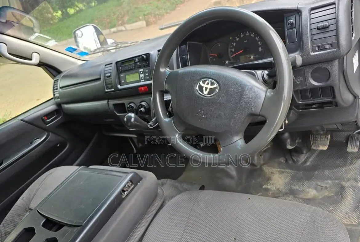 Toyota HiAce 2014 White