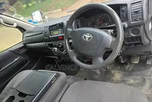 Toyota HiAce 2014 White