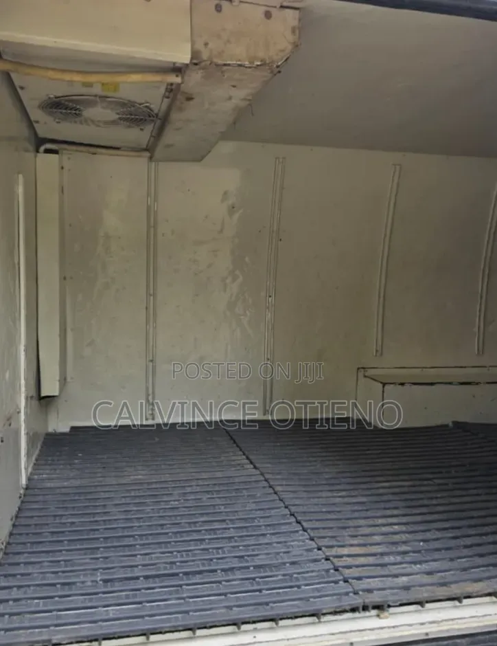 Toyota HiAce 2014 White