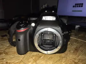 Nikon D5200nikon D5200 + 18-55mm Kit Lens + Speedlight