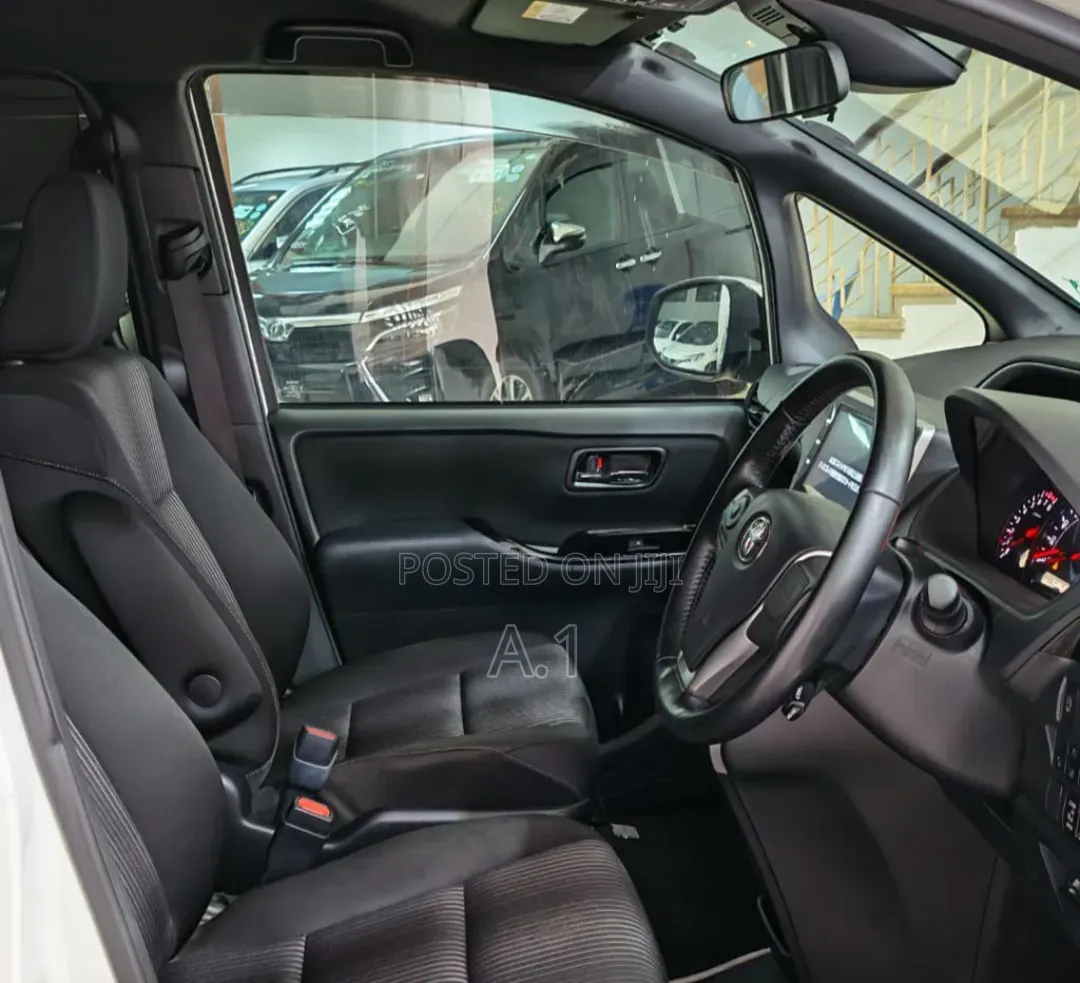 Toyota Voxy 2019 Off white
