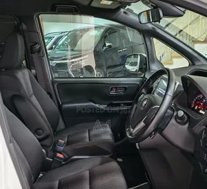 Toyota Voxy 2019 Off white