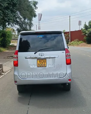 Toyota Noah 2012 Silver