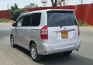 Toyota Noah 2012 Silver