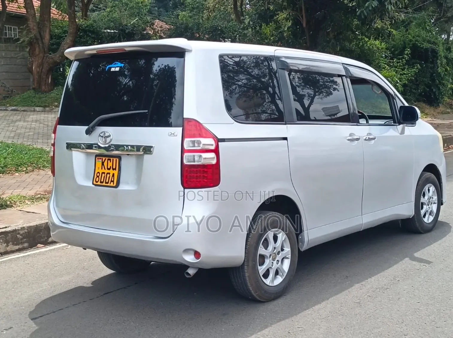 Toyota Noah 2012 Silver