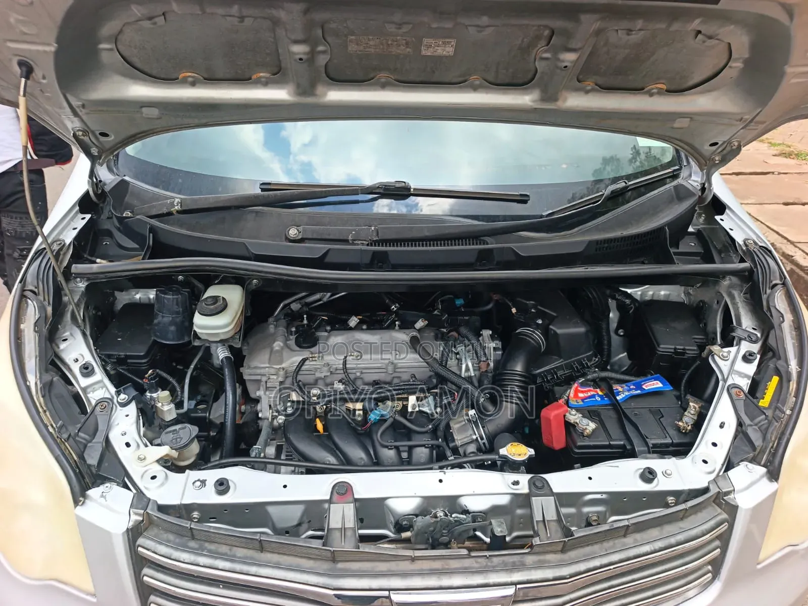 Toyota Noah 2012 Silver