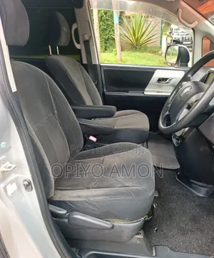 Toyota Noah 2012 Silver