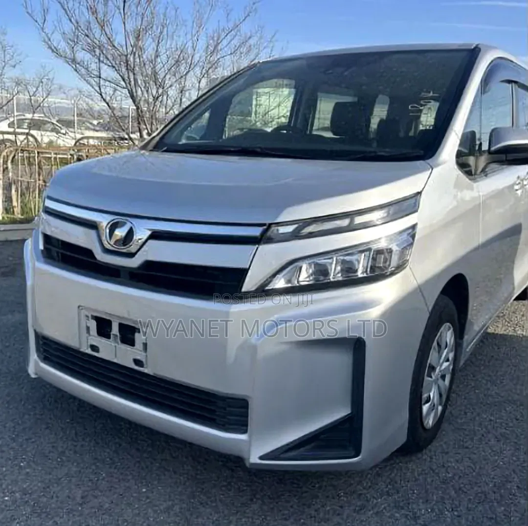 Toyota Voxy 2019 Silver