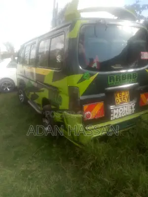 Nissan Caravan (Urvan) 2010 Green