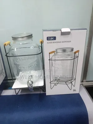 5l Juice Dispenser With a Metallic Stand