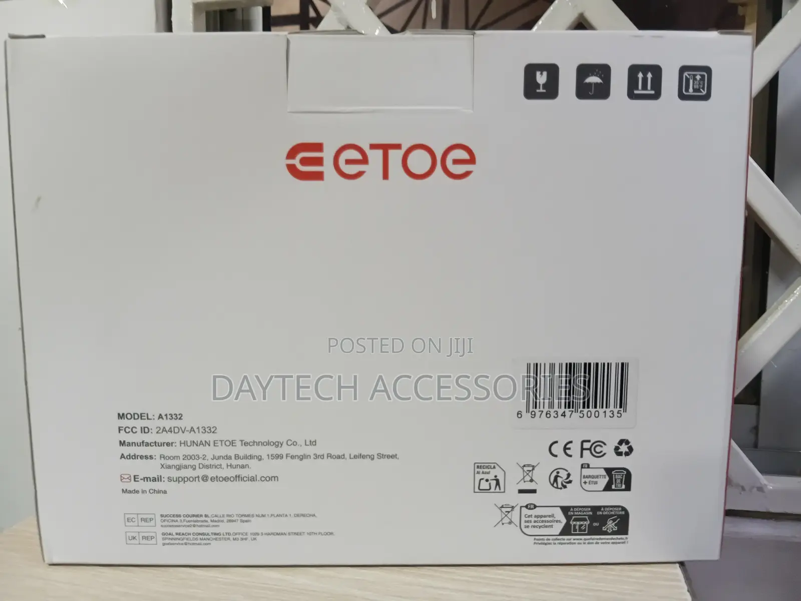 This Is an Etoe E3 Pro 1080p Smart Projector.
