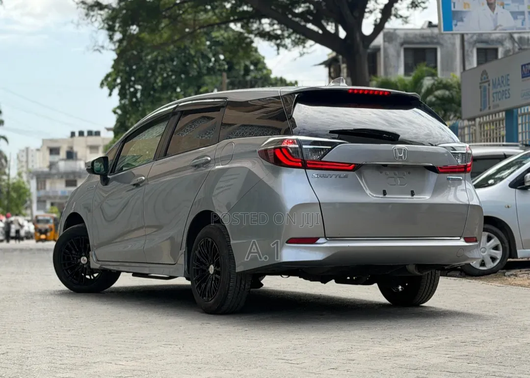 Honda Fit Shuttle 2020 Silver