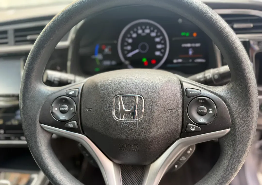 Honda Fit Shuttle 2020 Silver