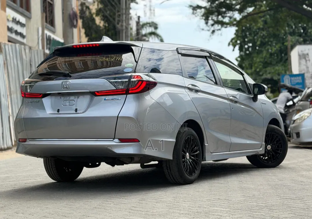 Honda Fit Shuttle 2020 Silver